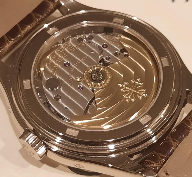 Patek Philippe Annual Calendar Salmon Dial Full Set watch Is Located In Seattle Wa Usa