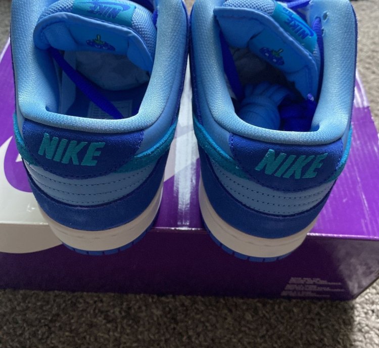 Nike Sb Dunk Low Blue Raspberry