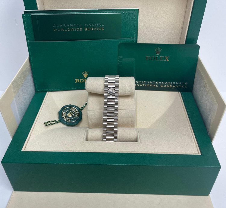 Rolex Datejust 31 White Gold Datejust 31 - Diamond Bezel - Mother-of-pearl Diamond Dial - President 278289