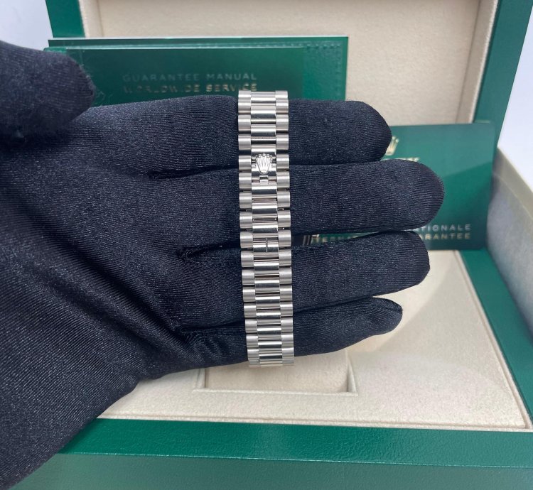 Rolex Datejust 31 White Gold Datejust 31 - Diamond Bezel - Mother-of-pearl Diamond Dial - President 278289