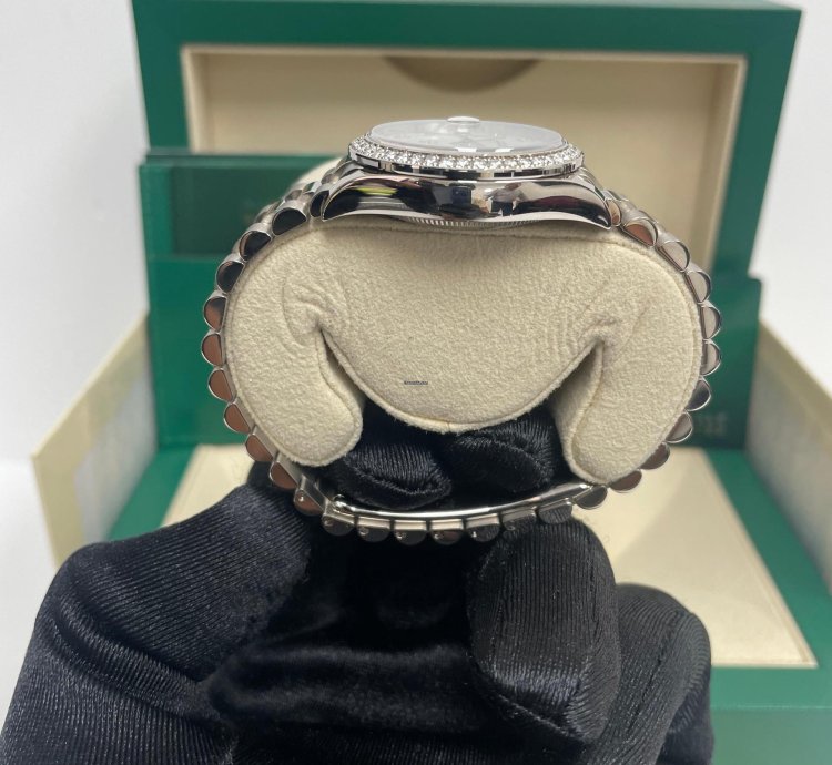 Rolex Datejust 31 White Gold Datejust 31 - Diamond Bezel - Mother-of-pearl Diamond Dial - President 278289