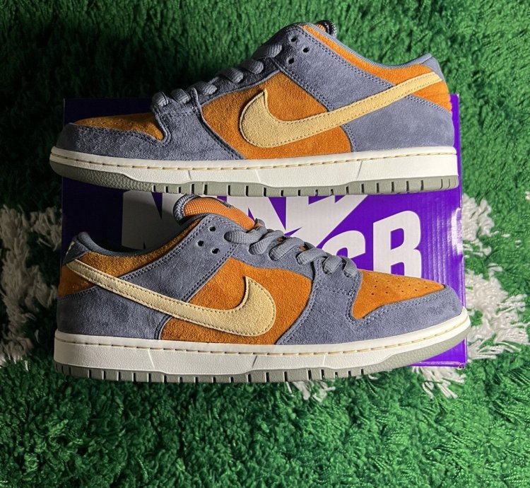 Dunk Low Sb Light Carbon Monarch