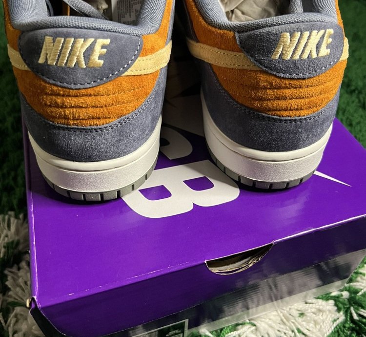 Dunk Low Sb Light Carbon Monarch
