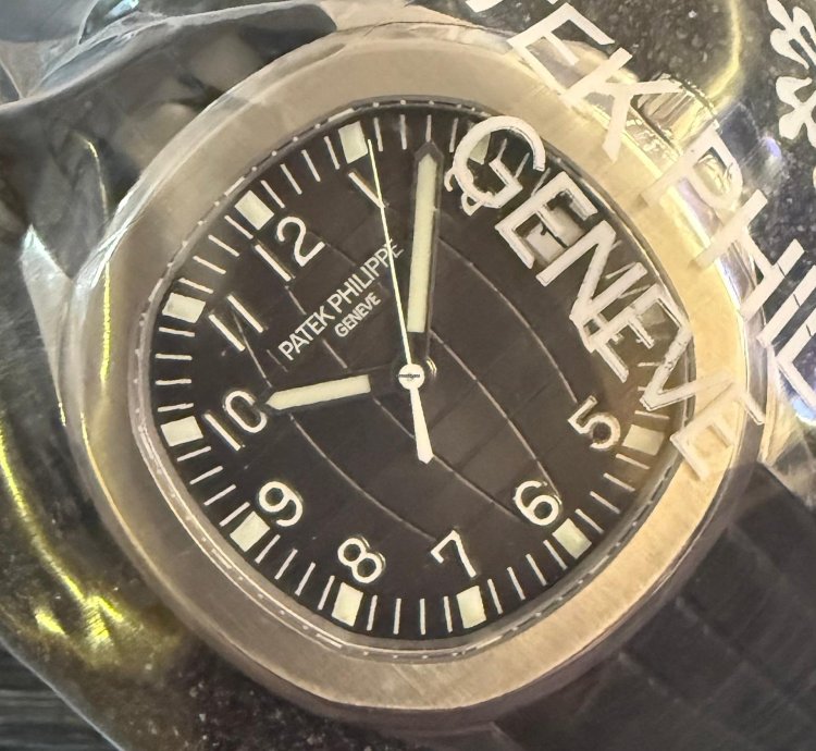 Patek Philippe Aquanaut 2009 Jumbo Aquanaut 5167a-001 With Pp Service Extra Tropic Straps