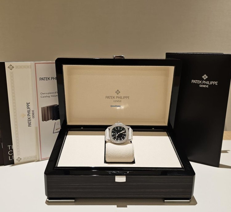 Patek Philippe Aquanaut 35 6mm Aquanaut Gem-set Bezel Automatic White Gold
