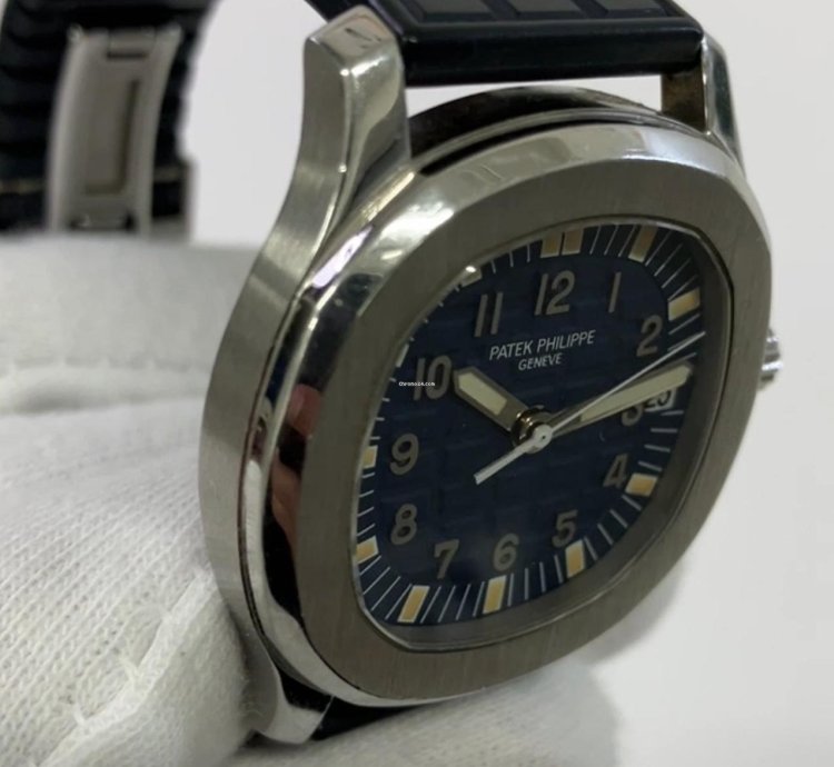 Patek Philippe Aquanaut 36mm Steel - Blue Dial - Blue Rubber Strap 5066a-010