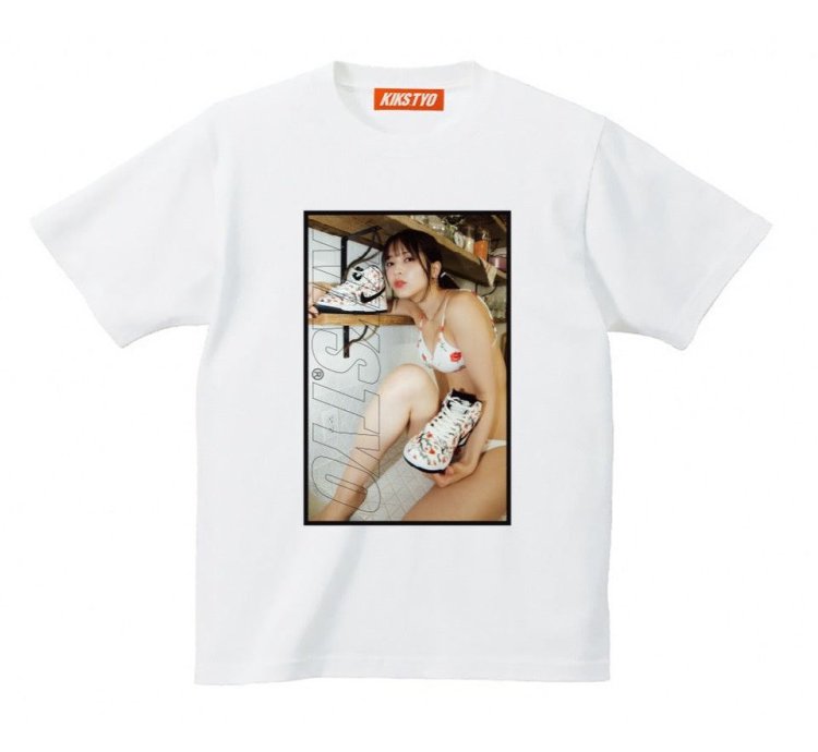 Kikstyo Nanako Kurosaki Nike Sb Dunk Cherry Blossom Tee