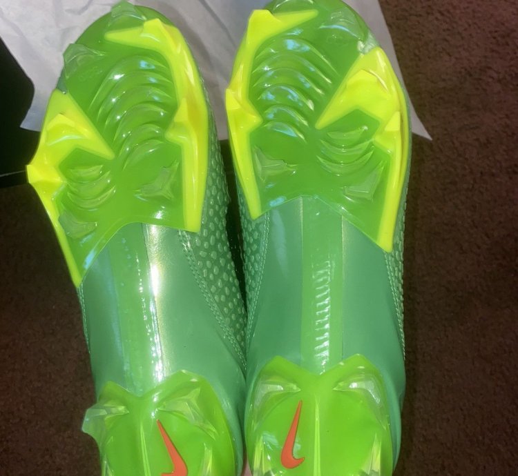 Nike Vapor Edge Kobe 6 Grinch Cleats