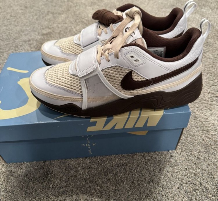 Nike Zoom Field Jaxx Travis Scott