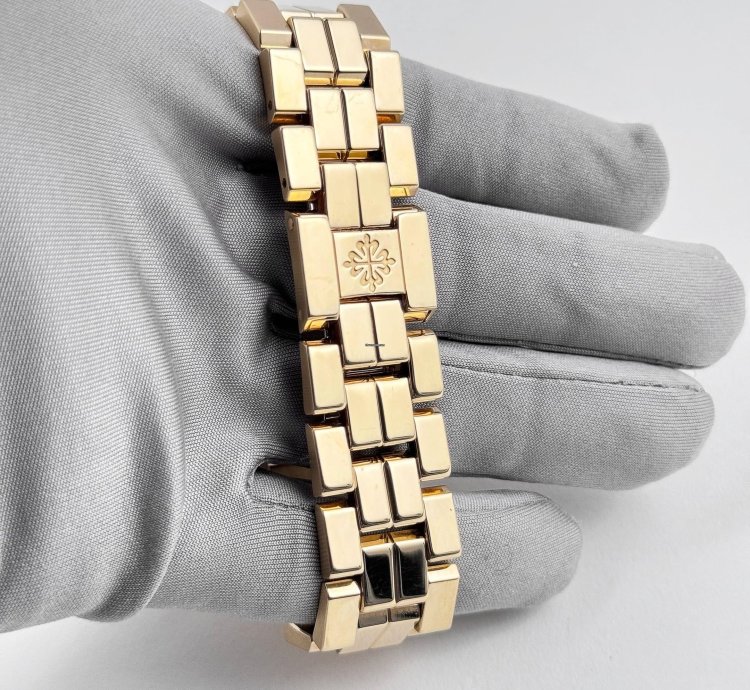 Patek Philippe Aquanaut 5066 1j Yellow Gold Black Dial