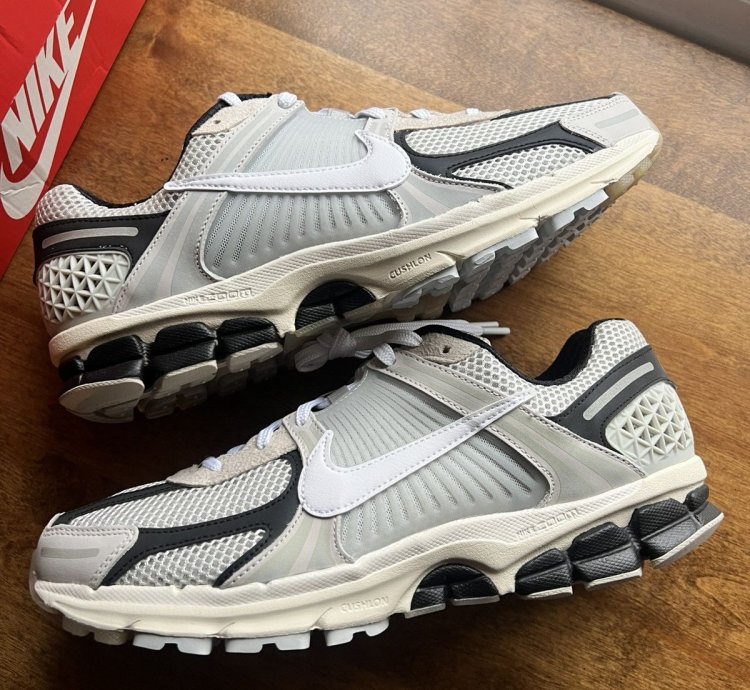 Nike Zoom Vomero 5 Prm Supersonic Light Bone