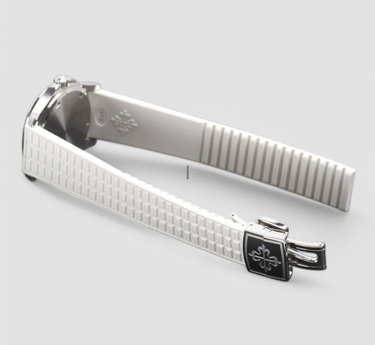 Patek Philippe Aquanaut 5067a Ladies Luce Ss White