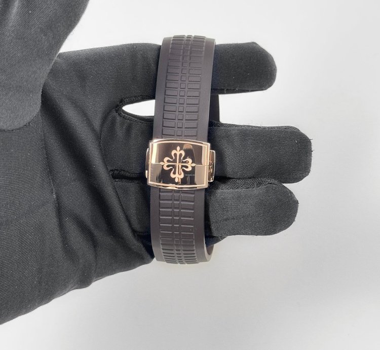Patek Philippe Aquanaut 5164r-001 Travel Time Brown Dial Rose Gold 2021