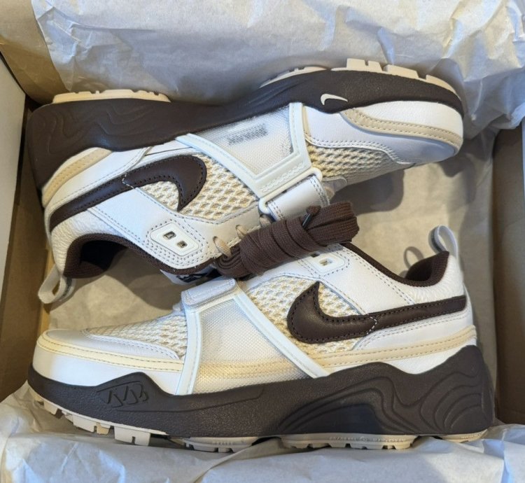 Size 7 Nike Travis Scott Zoom Field Jaxx Light Chocolate