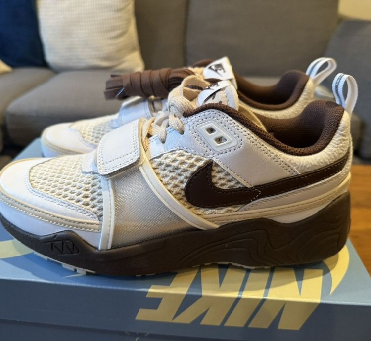 Size 7 Nike Travis Scott Zoom Field Jaxx Light Chocolate