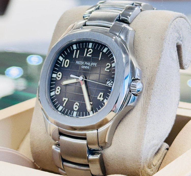 Patek Philippe Aquanaut 5167a Steel Black Dial 40mm Stainless Steel Bracelet Mint