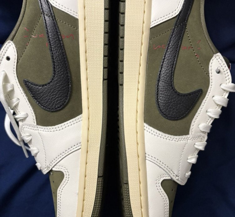Travis Scott Air Jordan 1 Low - Medium Olive