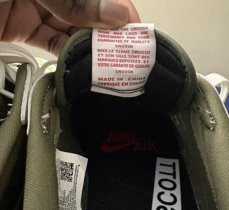 Travis Scott Air Jordan 1 Low - Medium Olive