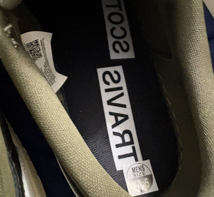Travis Scott Air Jordan 1 Low - Medium Olive