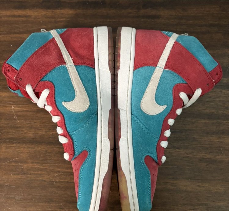 Nike Sb Dunk High Bloody Gums