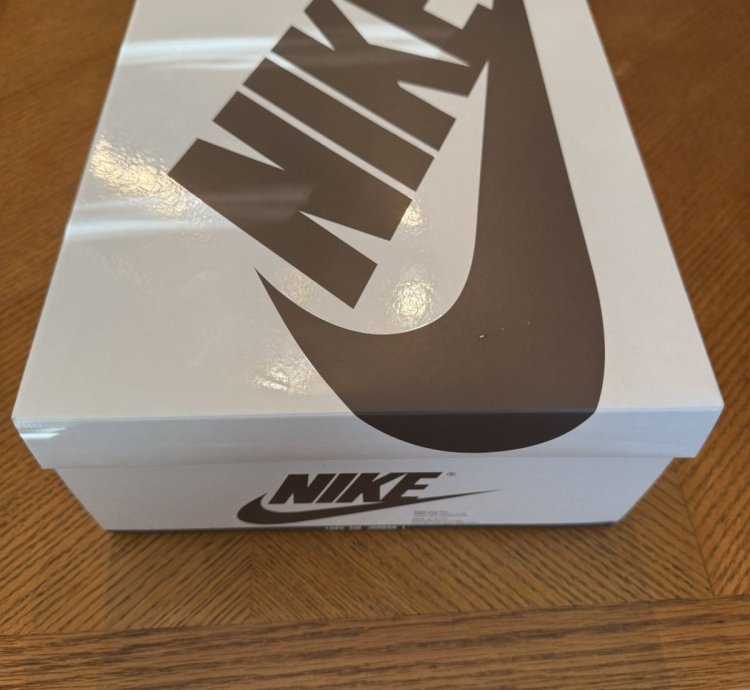 Travis Scott Air Jordan 1 Low Reverse Olive