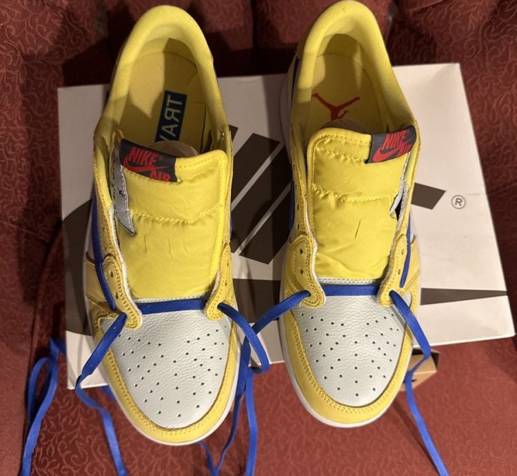 Travis Scott Canary Jordan 1 Retro Low