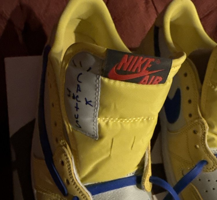 Travis Scott Canary Jordan 1 Retro Low