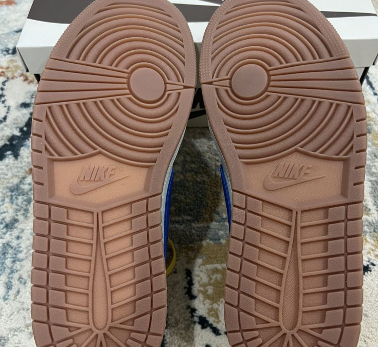 Travis Scott Jordan 1 Low Canary