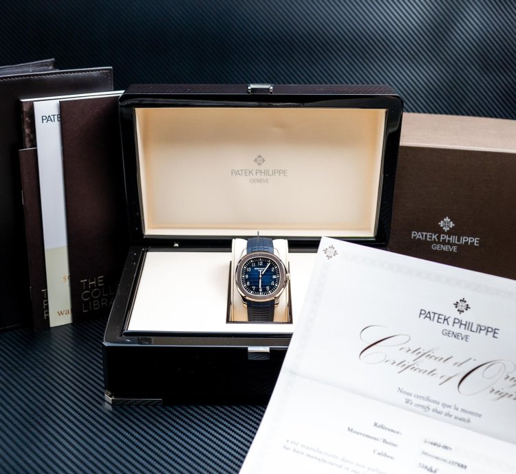 Patek Philippe Aquanaut 5168g Blue Dial 42mm Full Set