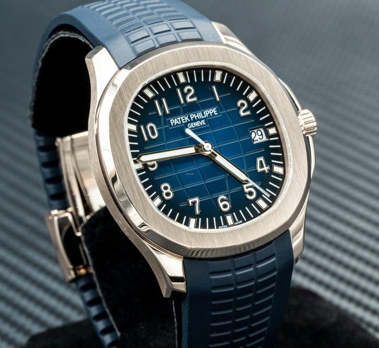 Patek Philippe Aquanaut 5168g Blue Dial 42mm Full Set