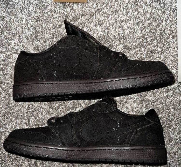 Travis Scott Jordan 1 Low Velvet Brown