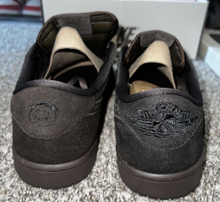 Travis Scott Jordan 1 Low Velvet Brown
