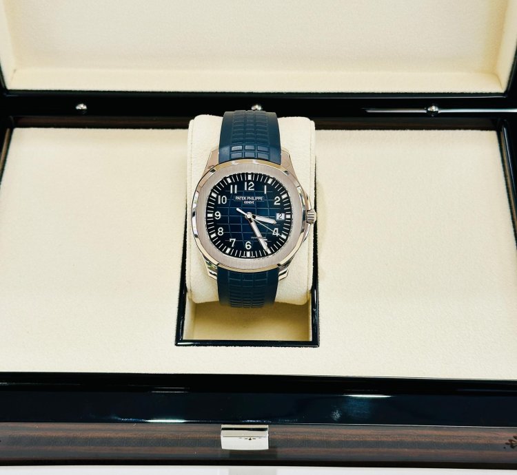 Patek Philippe Aquanaut 5168g-001 Aquanaut Blue Dial 42mm White Gold Watch Box And Papers