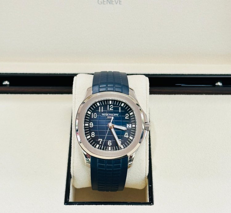 Patek Philippe Aquanaut 5168g-001 Aquanaut Blue Dial 42mm White Gold Watch Box And Papers