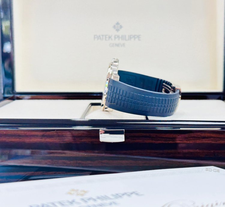 Patek Philippe Aquanaut 5168g-001 Aquanaut Blue Dial 42mm White Gold Watch Box And Papers
