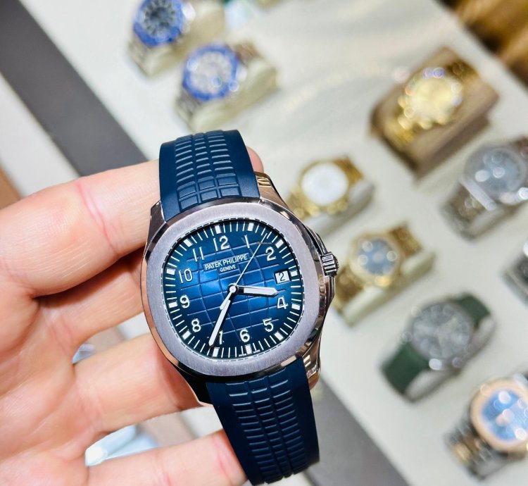 Patek Philippe Aquanaut 5168g-001 Aquanaut Blue Dial 42mm White Gold Watch Box And Papers