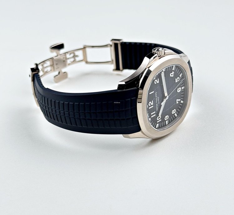 Patek Philippe Aquanaut 5168g-001 White Gold Blue Dial