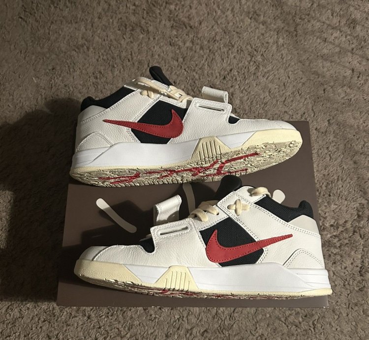 Travis Scott Jumpman Jack- University Red