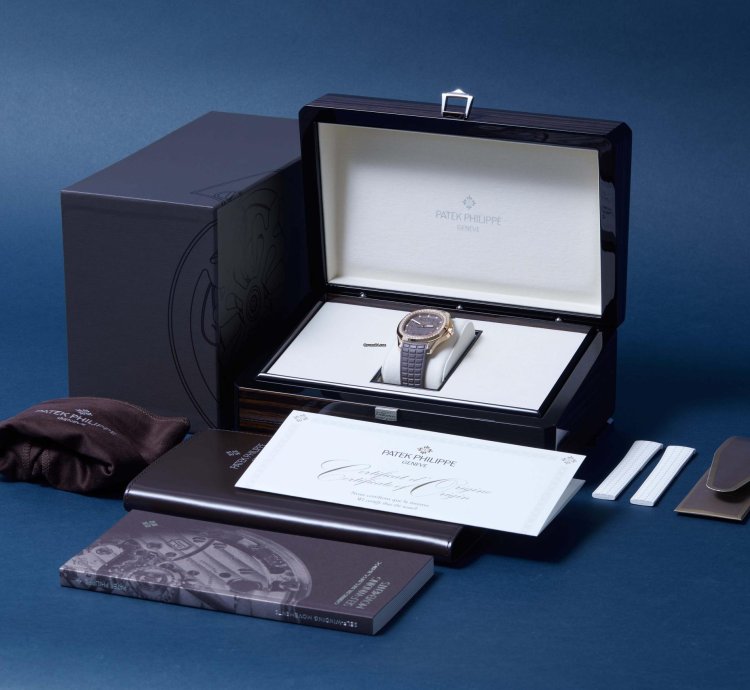Patek Philippe Aquanaut 5268 200r-010 - Rose Gold - Taupe - Box Papers - 24-month Warranty - 2023