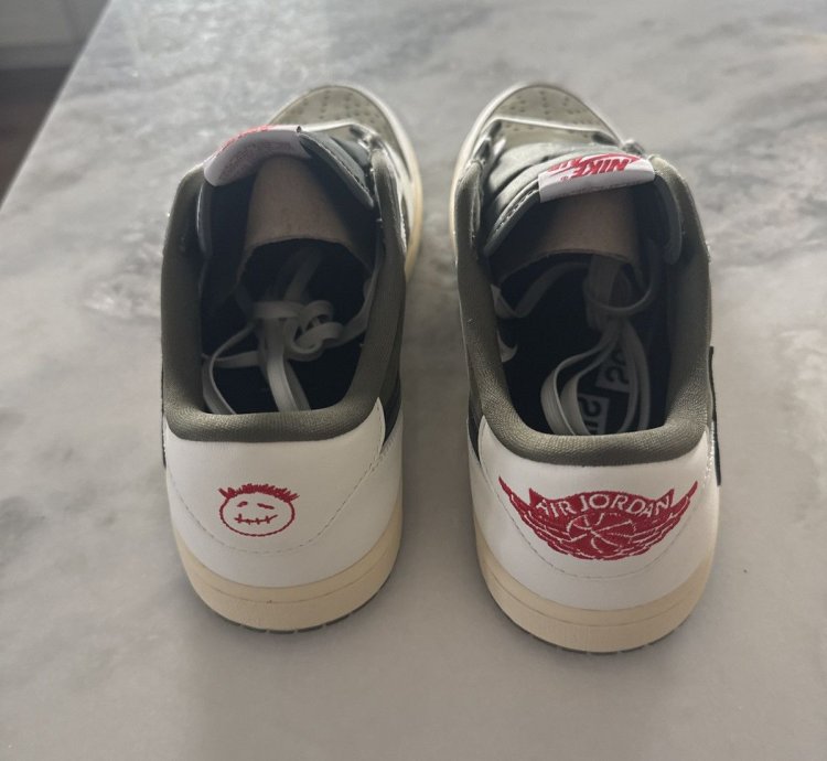 Travis Scott Medium Olive
