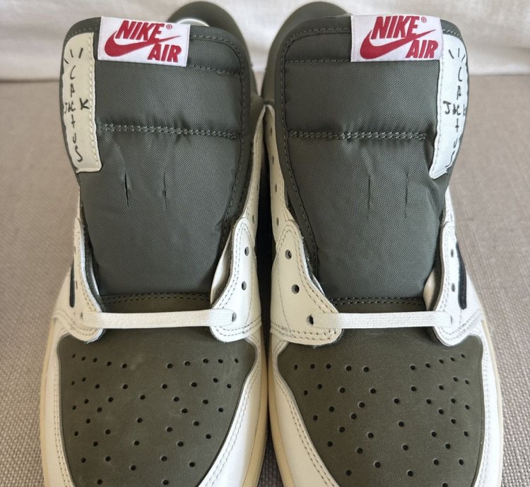 Travis Scott Medium Olive