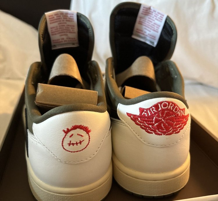 Travis Scott Medium Olive Adult Men