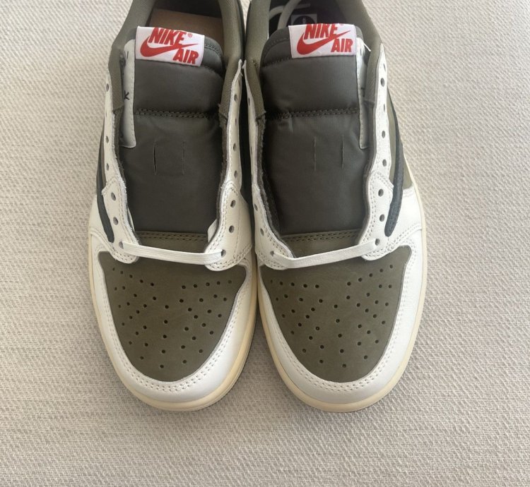 Travis Scott Medium Olive Jordan 1 Lows - Size 8