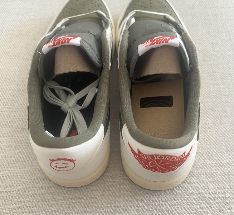 Travis Scott Medium Olive Jordan 1 Lows - Size 8