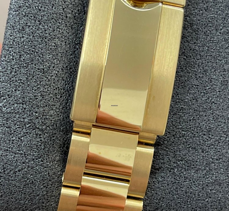 Rolex Daytona 116528 - Blue Dial - Yellow Gold - 2014 - Unworn