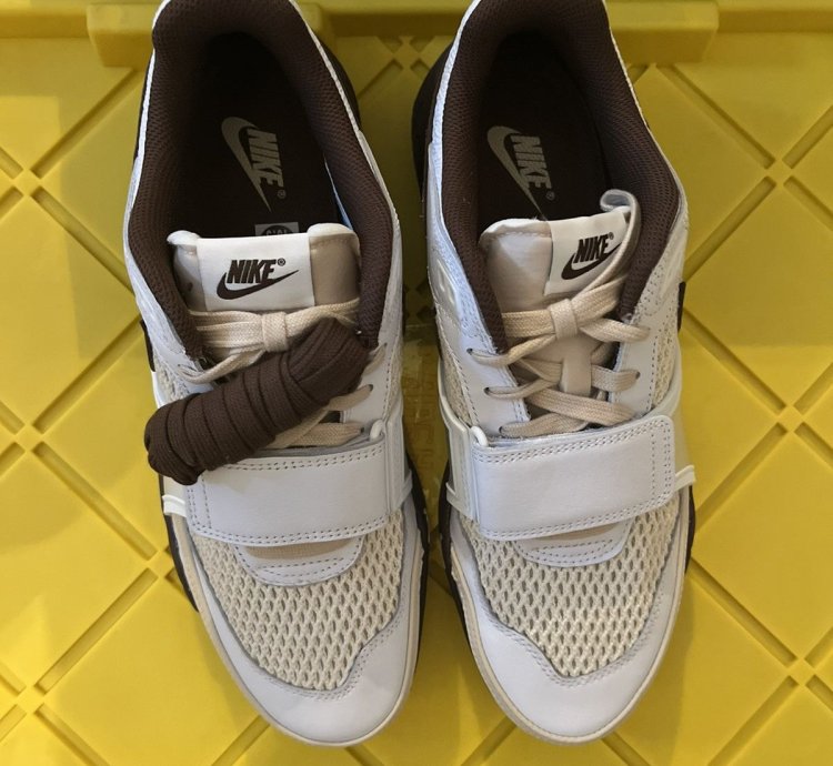 Travis Scott Nike Zoom Field Jaxx - Lt Chocolate