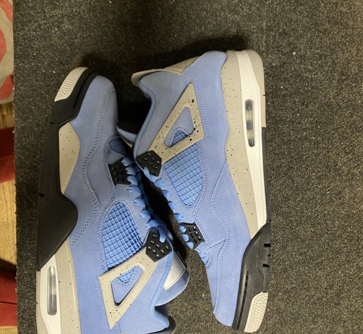 University Blue Jordan 4