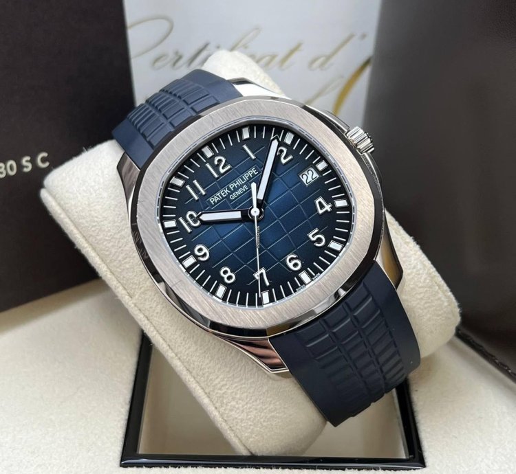 Patek Philippe Aquanaut Blue Full Set Italian Warranty