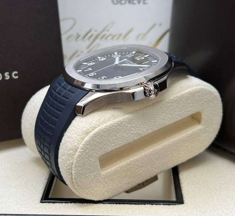 Patek Philippe Aquanaut Blue Full Set Italian Warranty