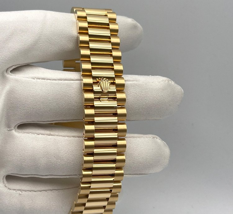 Rolex Day-date 36 128238 Yellow Gold White Dial